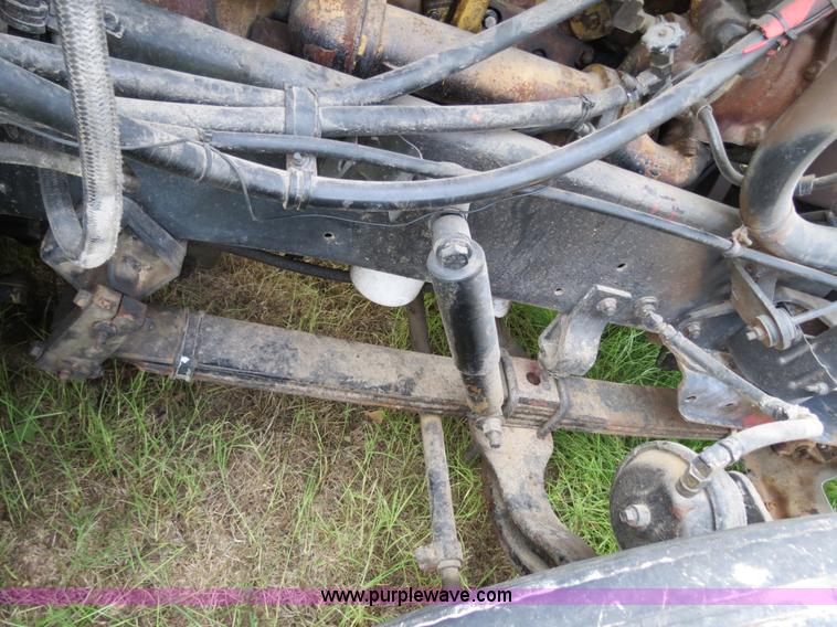 image for item B4775 1989 International 9300 Eagle semi truck