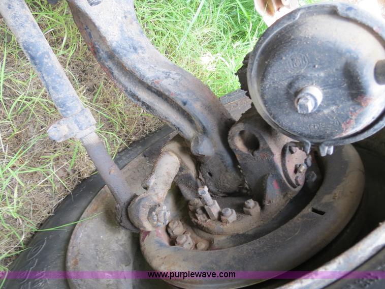 image for item B4775 1989 International 9300 Eagle semi truck