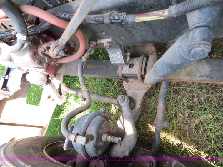 image for item B4775 1989 International 9300 Eagle semi truck