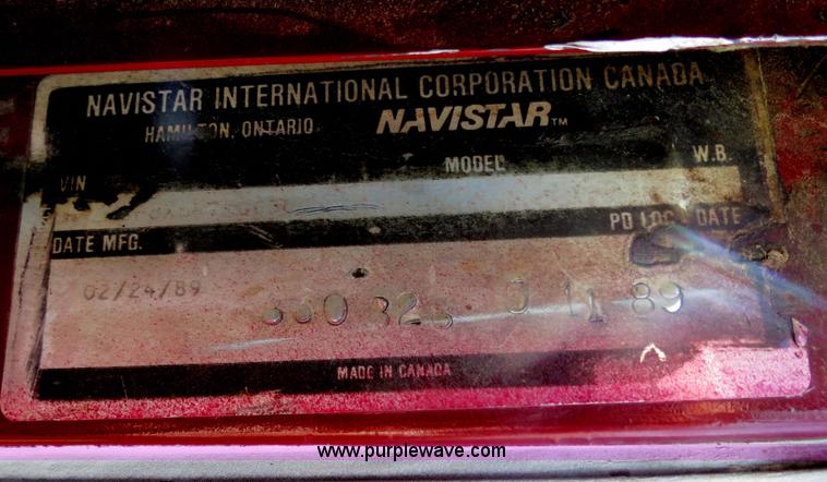 image for item B4775 1989 International 9300 Eagle semi truck