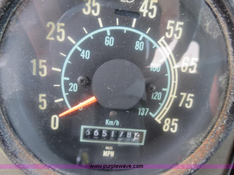 image for item B4775 1989 International 9300 Eagle semi truck