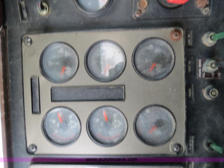 image for item B4775 1989 International 9300 Eagle semi truck