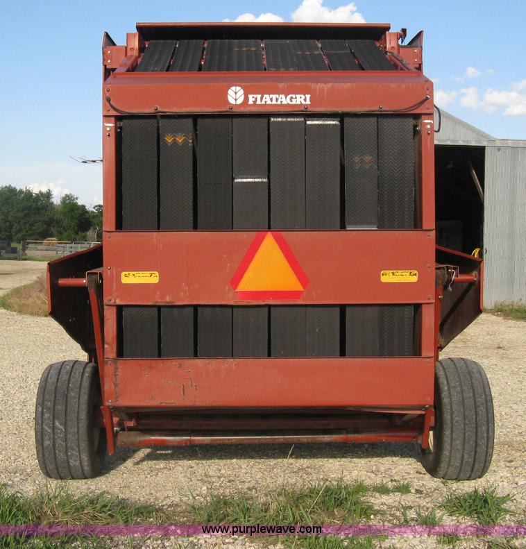 image for item D8399 1989 Hesston 560 round baler
