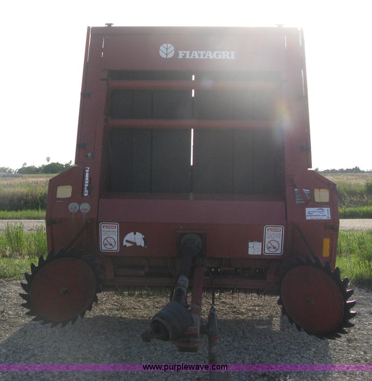 image for item D8399 1989 Hesston 560 round baler