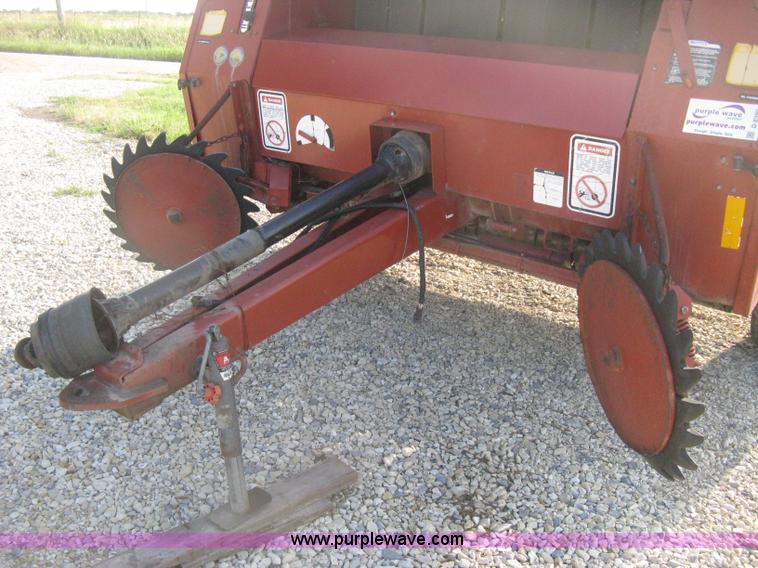 image for item D8399 1989 Hesston 560 round baler
