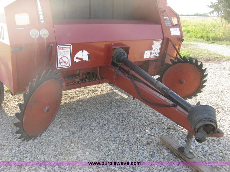 image for item D8399 1989 Hesston 560 round baler