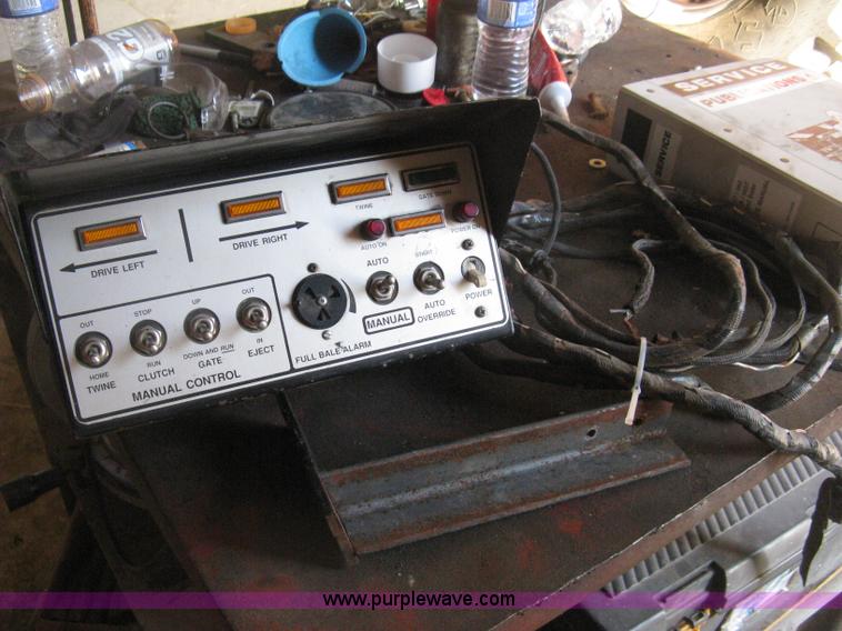 image for item D8399 1989 Hesston 560 round baler