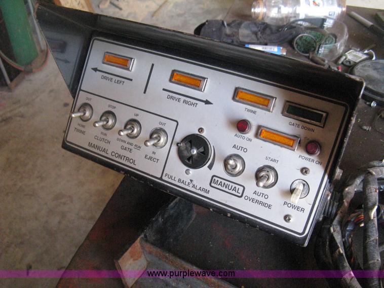 image for item D8399 1989 Hesston 560 round baler