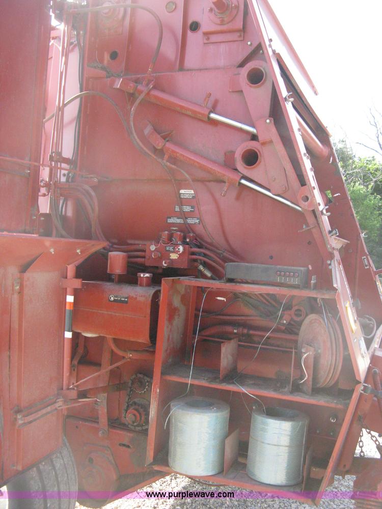 image for item D8399 1989 Hesston 560 round baler