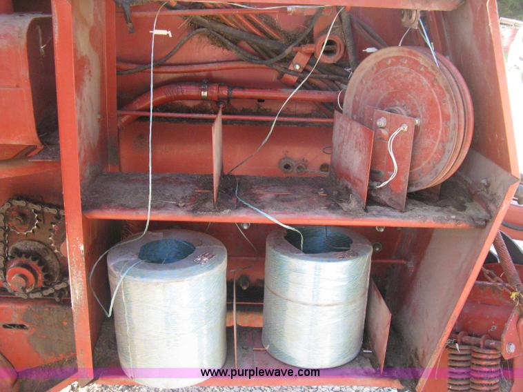 image for item D8399 1989 Hesston 560 round baler