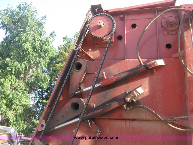 image for item D8399 1989 Hesston 560 round baler