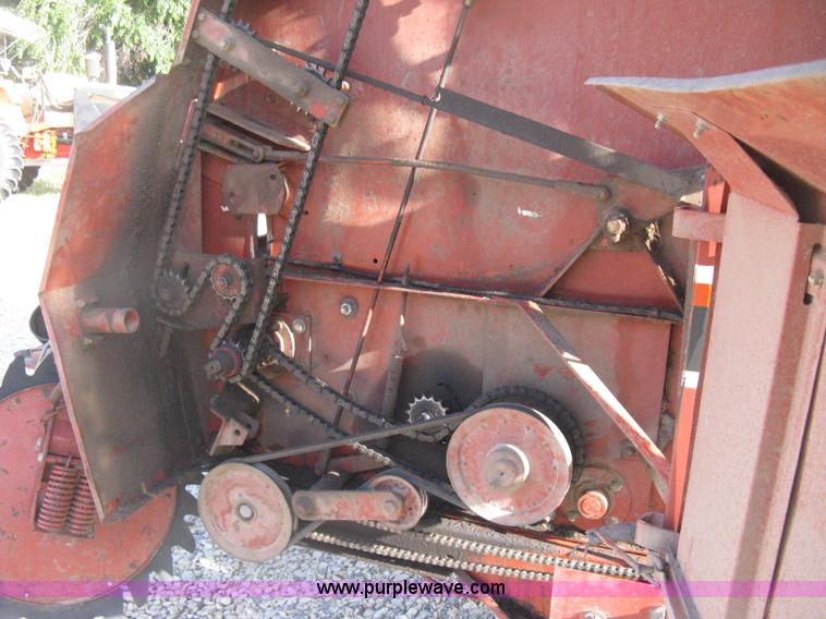 image for item D8399 1989 Hesston 560 round baler