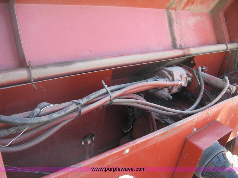 image for item D8399 1989 Hesston 560 round baler