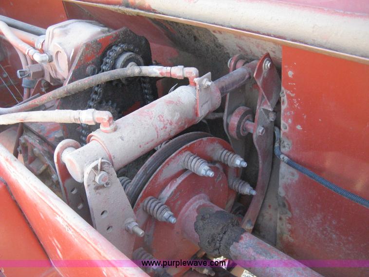 image for item D8399 1989 Hesston 560 round baler