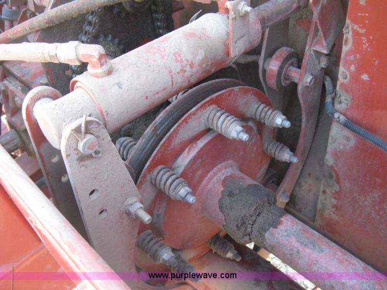 image for item D8399 1989 Hesston 560 round baler