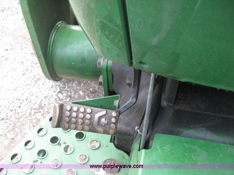 image for item D8400 1998 John Deere 5510 tractor