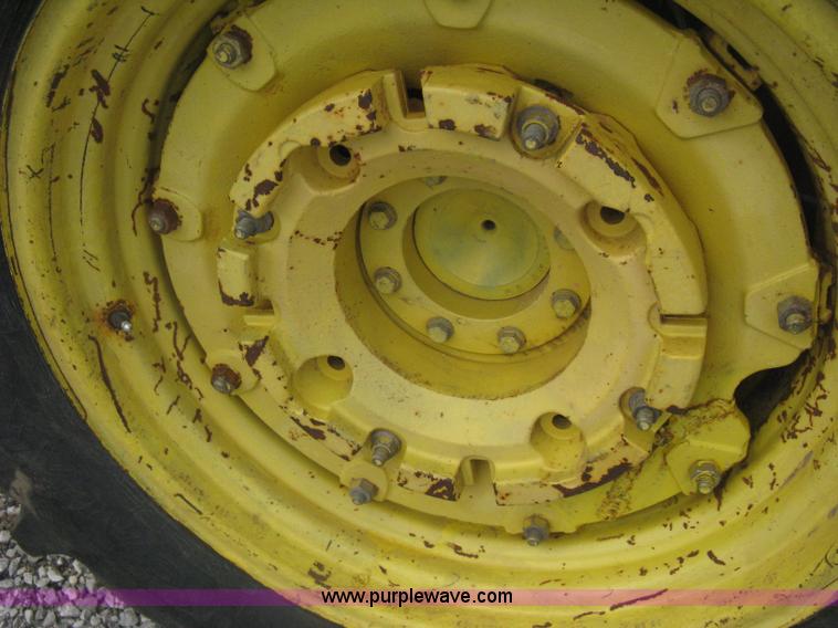 image for item D8400 1998 John Deere 5510 tractor