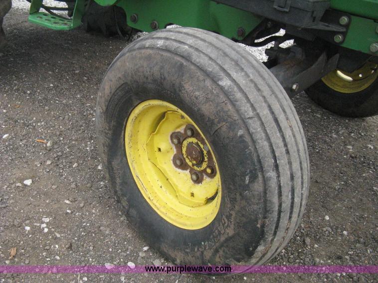 image for item D8400 1998 John Deere 5510 tractor