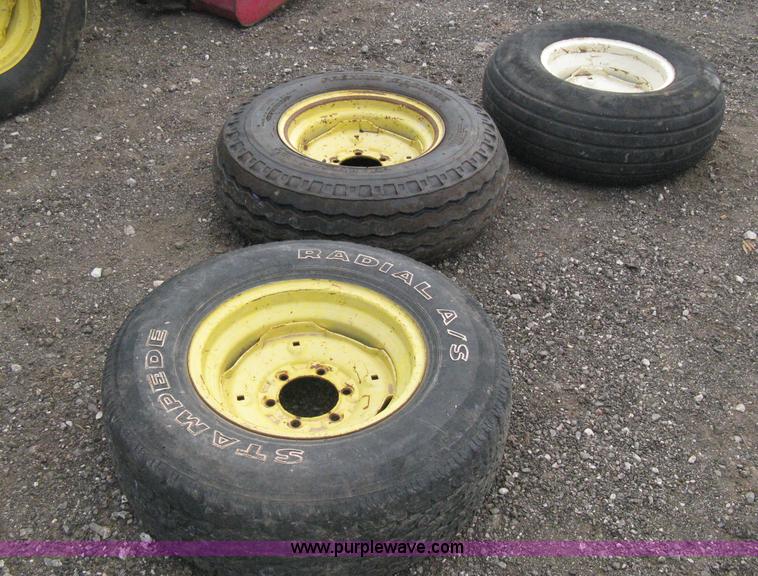 image for item D8400 1998 John Deere 5510 tractor