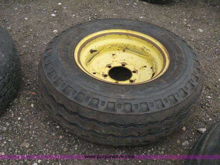 image for item D8400 1998 John Deere 5510 tractor