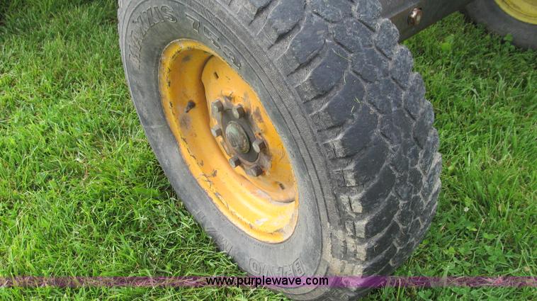 image for item E3993 2003 John Deere 5320 tractor