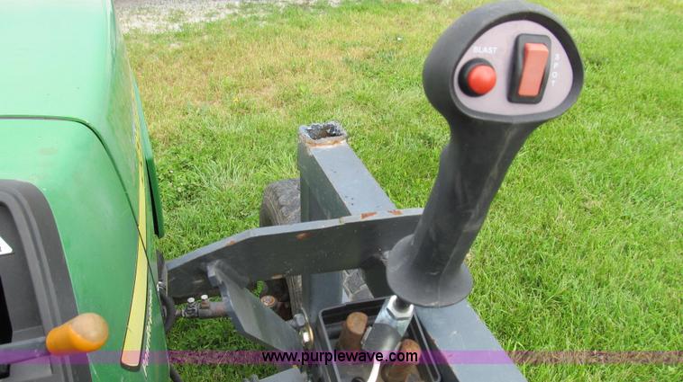 image for item E3993 2003 John Deere 5320 tractor