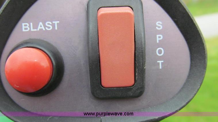 image for item E3993 2003 John Deere 5320 tractor