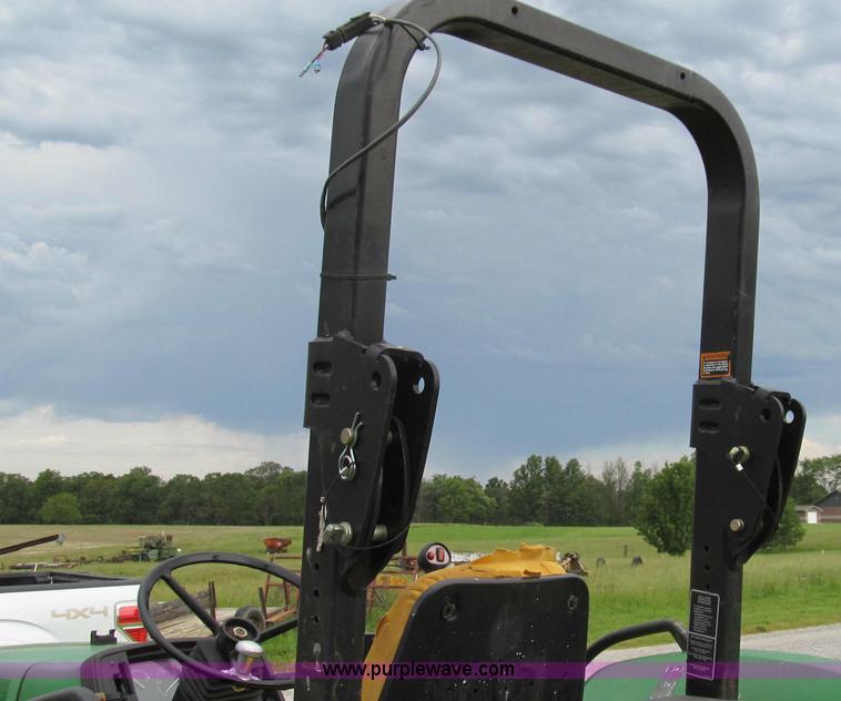 image for item E3993 2003 John Deere 5320 tractor