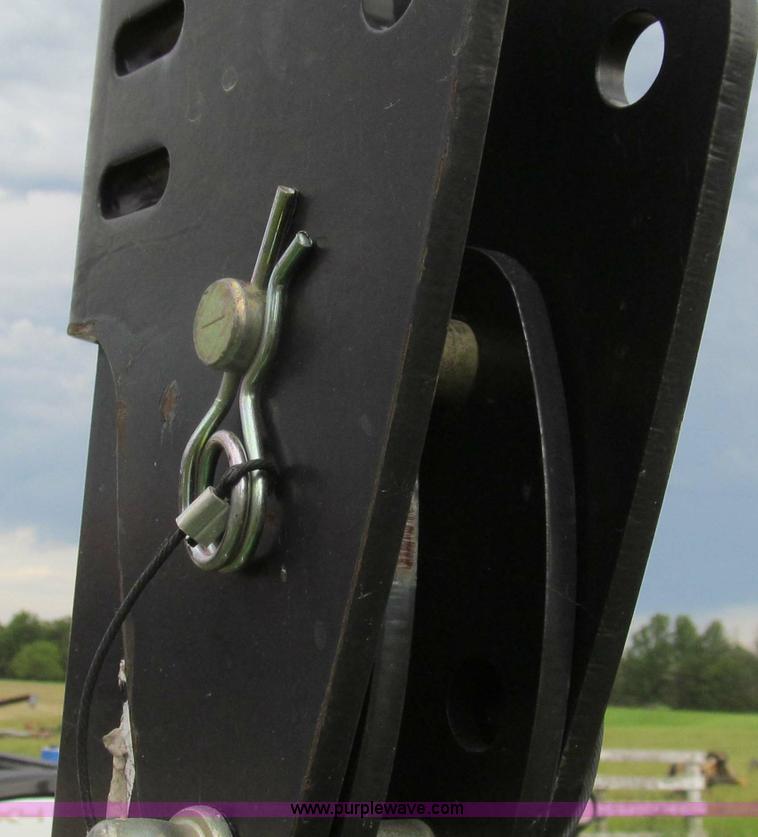 image for item E3993 2003 John Deere 5320 tractor