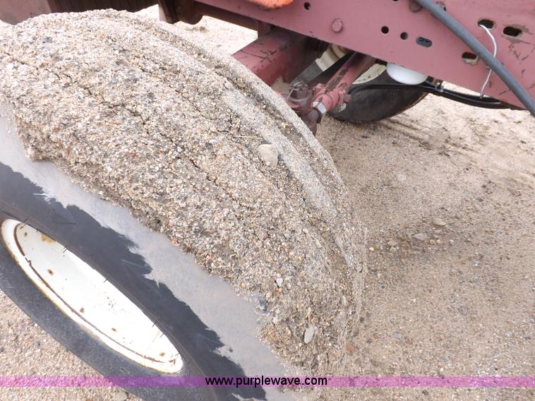 image for item F8727 1976 Allis Chalmers 7080 tractor