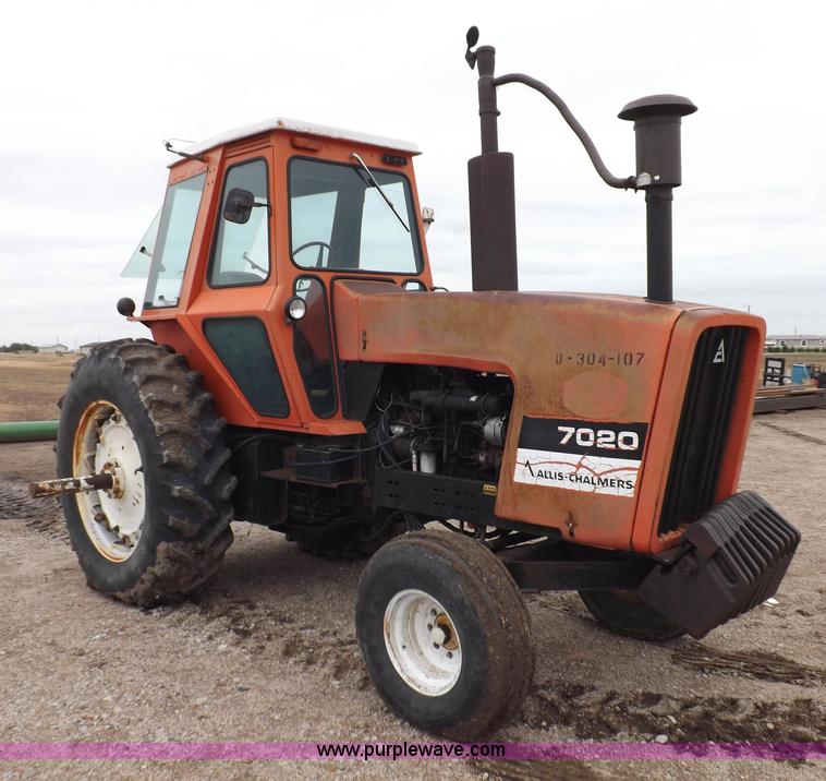 image for item F8728 1981 Allis Chalmers 7020 tractor