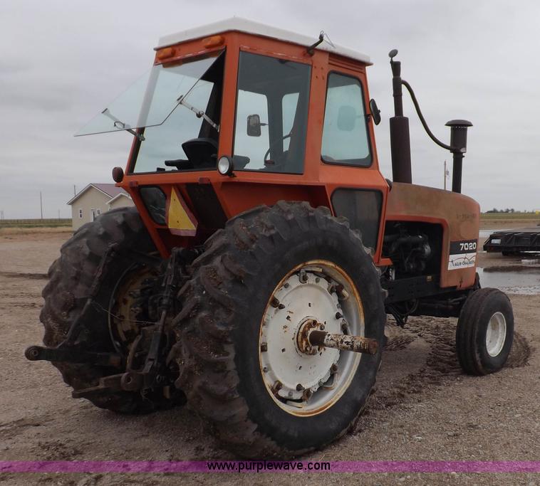 image for item F8728 1981 Allis Chalmers 7020 tractor