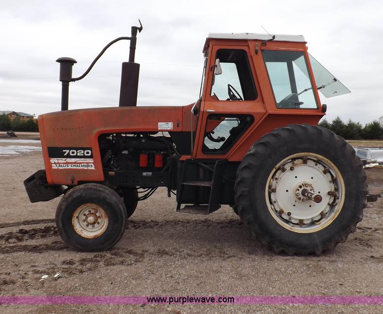 image for item F8728 1981 Allis Chalmers 7020 tractor