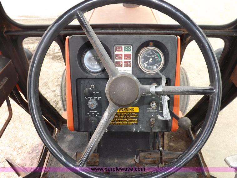 image for item F8728 1981 Allis Chalmers 7020 tractor