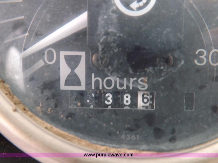 image for item F8728 1981 Allis Chalmers 7020 tractor