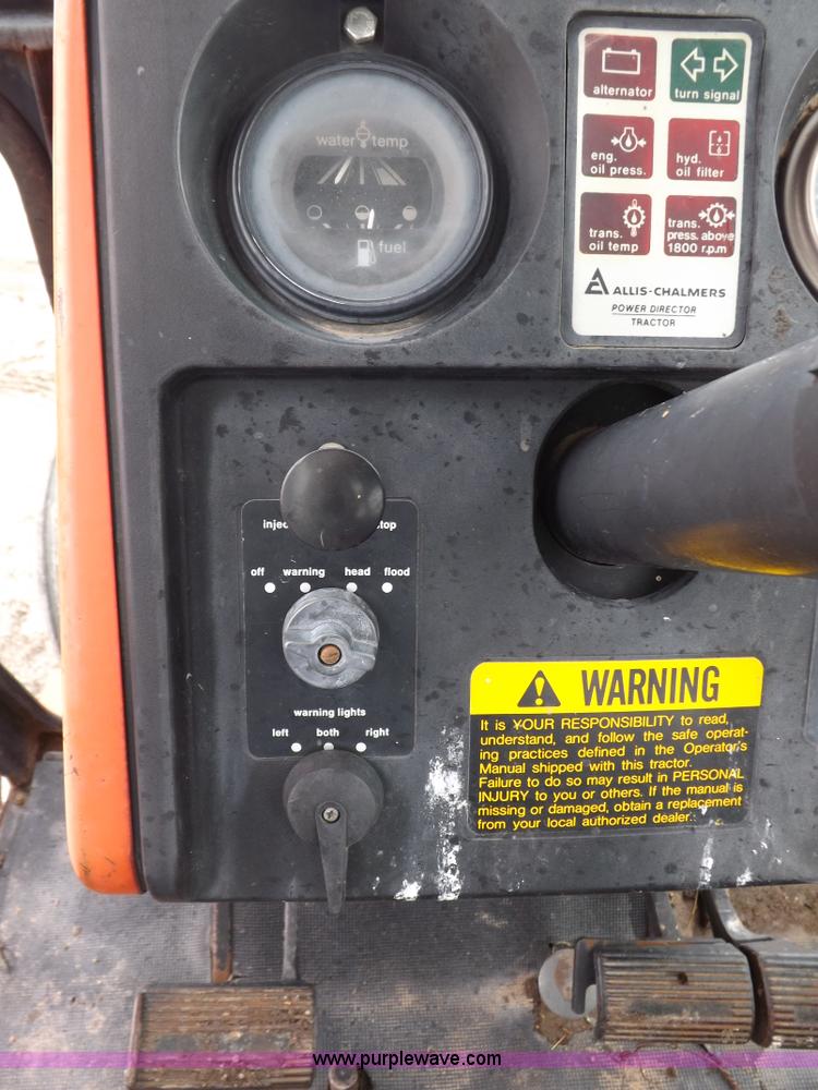 image for item F8728 1981 Allis Chalmers 7020 tractor