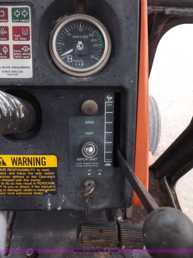 image for item F8728 1981 Allis Chalmers 7020 tractor