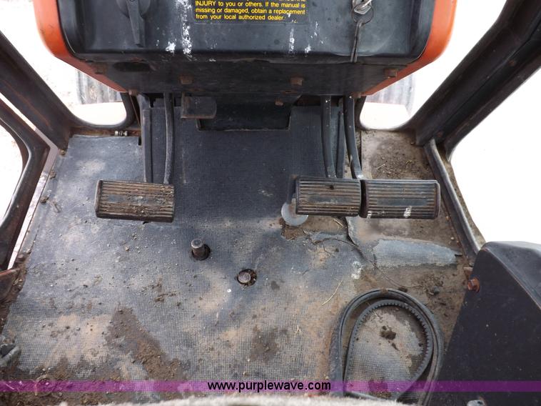 image for item F8728 1981 Allis Chalmers 7020 tractor