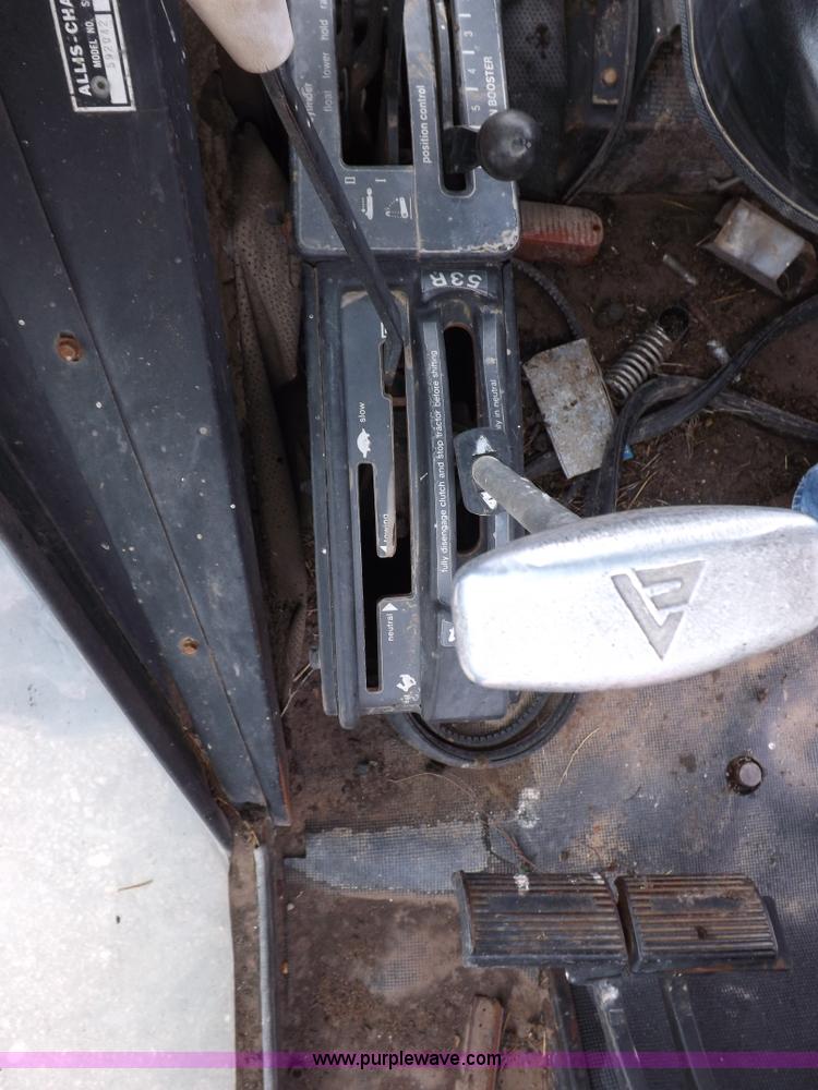 image for item F8728 1981 Allis Chalmers 7020 tractor