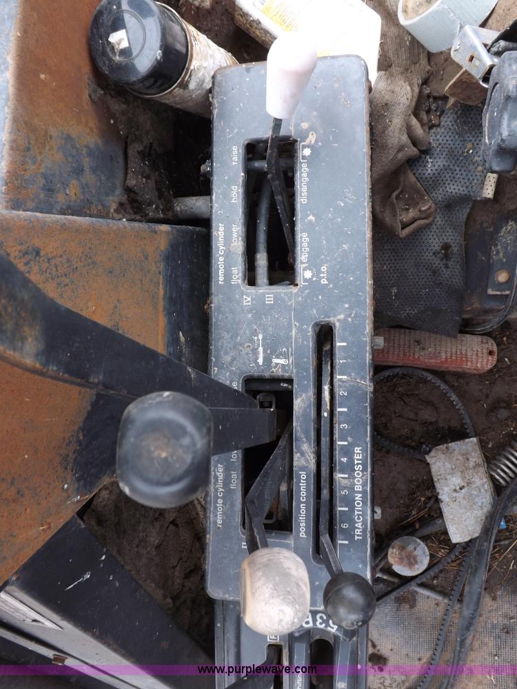 image for item F8728 1981 Allis Chalmers 7020 tractor