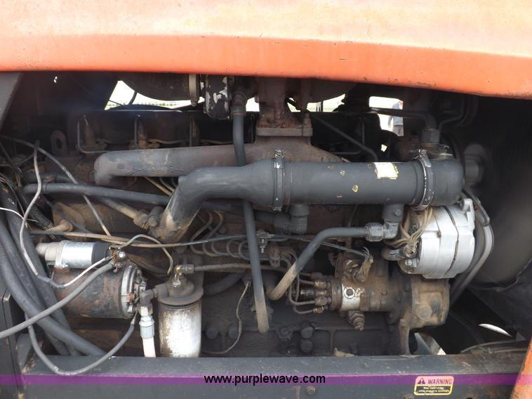 image for item F8728 1981 Allis Chalmers 7020 tractor