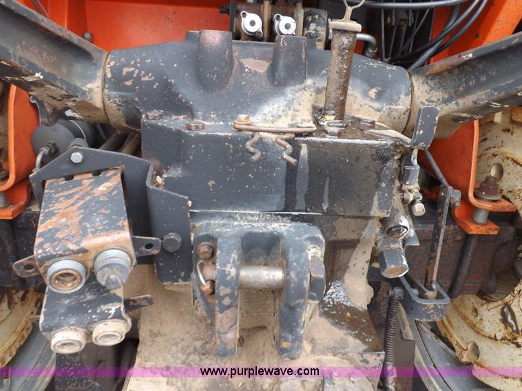 image for item F8728 1981 Allis Chalmers 7020 tractor