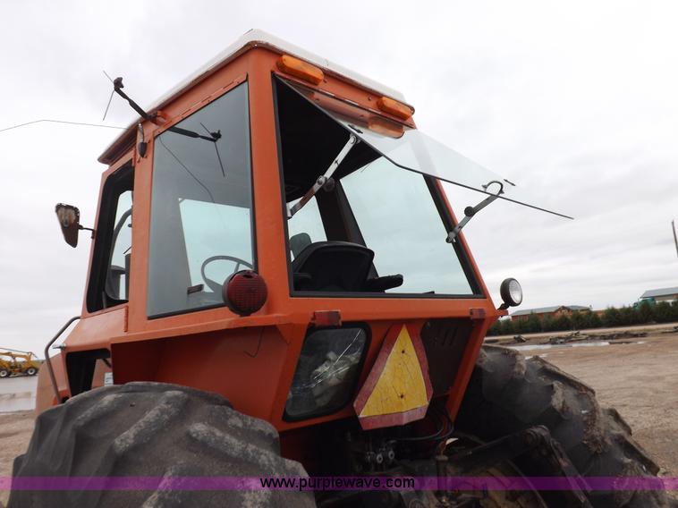 image for item F8728 1981 Allis Chalmers 7020 tractor