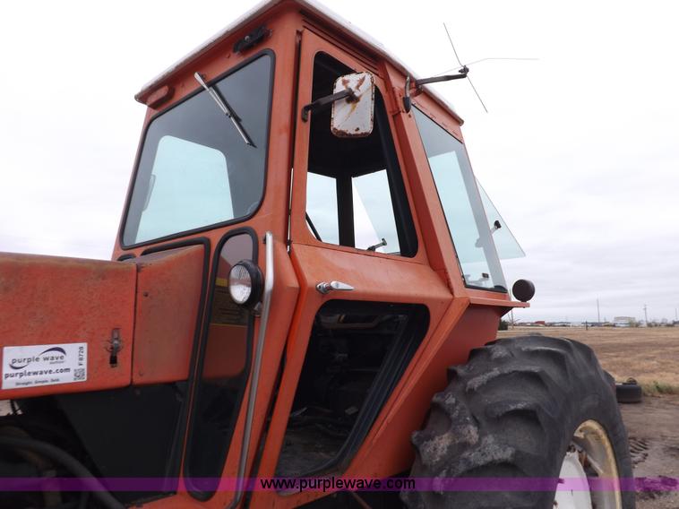 image for item F8728 1981 Allis Chalmers 7020 tractor