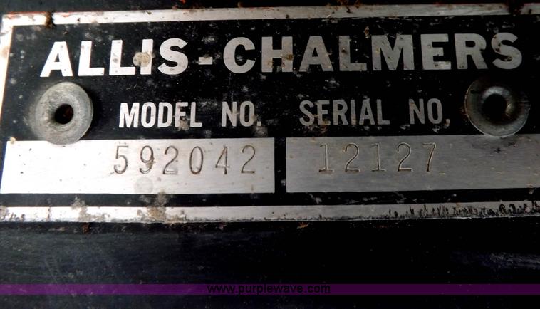 image for item F8728 1981 Allis Chalmers 7020 tractor