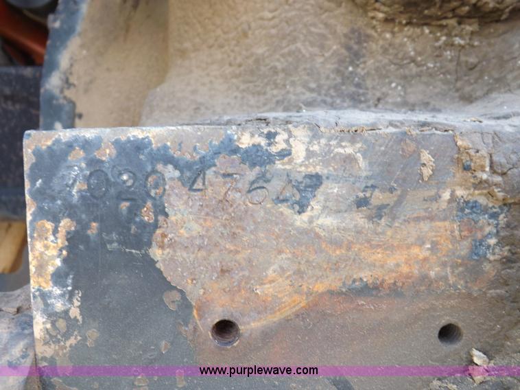 image for item F8728 1981 Allis Chalmers 7020 tractor