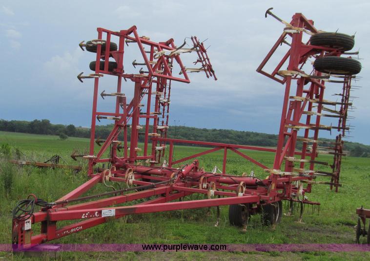 image for item G2001 Wil-Rich 2500 field cultivator