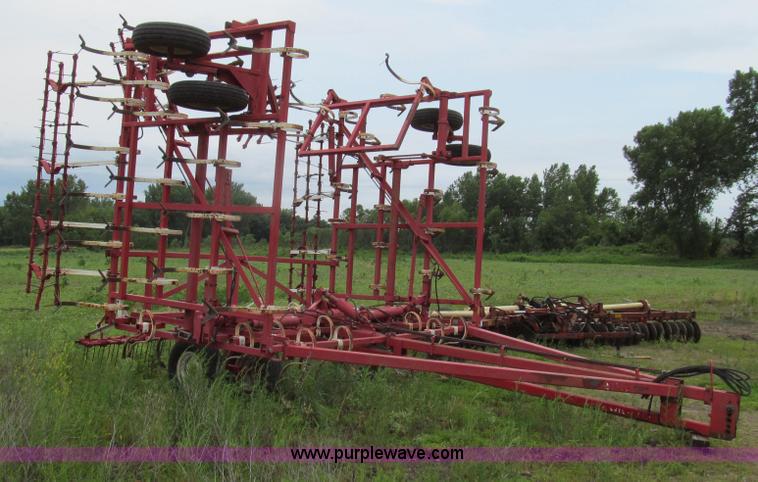 image for item G2001 Wil-Rich 2500 field cultivator