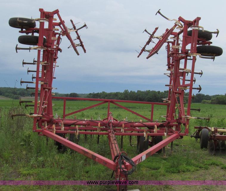 image for item G2001 Wil-Rich 2500 field cultivator