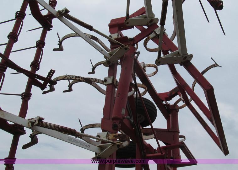 image for item G2001 Wil-Rich 2500 field cultivator